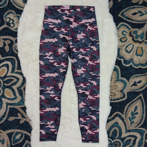 New Fabletics Kessler high waisted strappy 7/8 tight camo print leggings - Picture 5 of 12